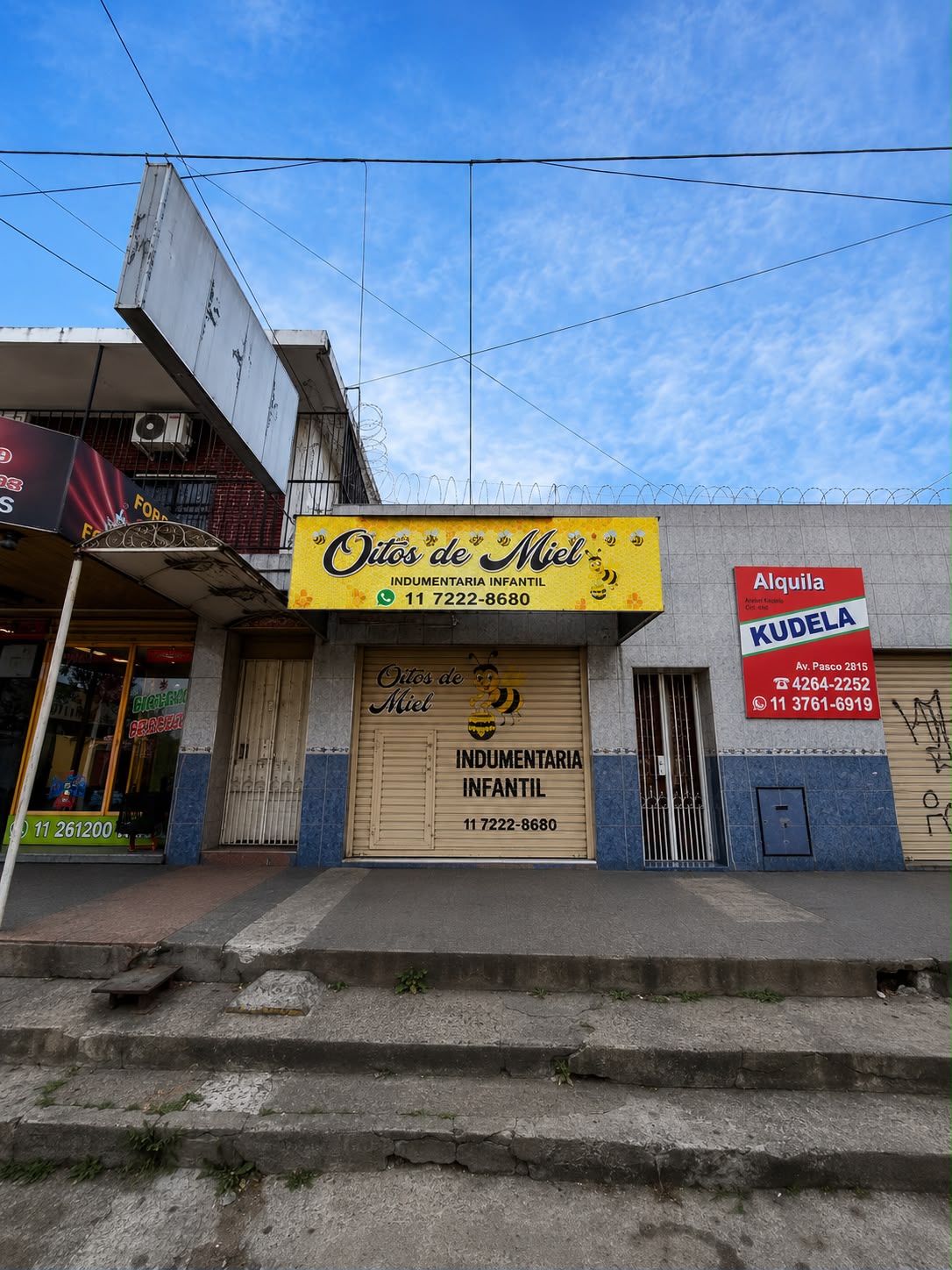 Local ubicado en la calle Salta 1970, cuenta con baño instalado, un pequeño deposito y una superficie aproximada de 3 x 7.