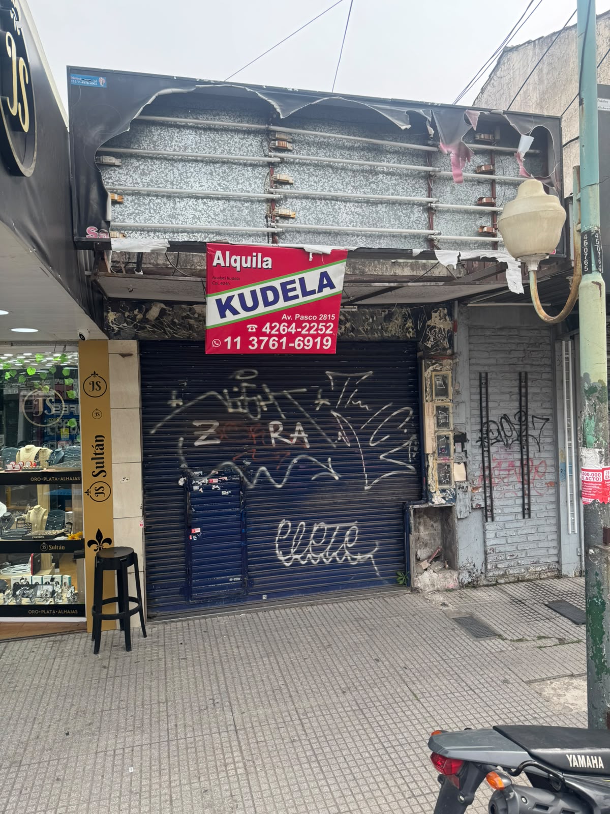 LOCAL EN ALQUILER – SAN JOSÉ, TEMPERLEY

Excelente ubicación sobre calle Salta al 359, San José, Temperley.

El local cuenta con una superficie aproximada de 3 x 12 metros, ofreciendo un ambiente amplio y funcional para diversos rubros comerciales.

Dispone de amplia vidriera para exhibición y baño instalado.